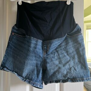 Isabel maternity over the belly jean shorts
